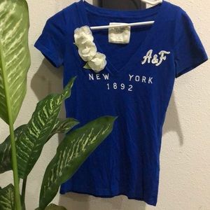 Abercrombie & Fitch blue & white flower tee small